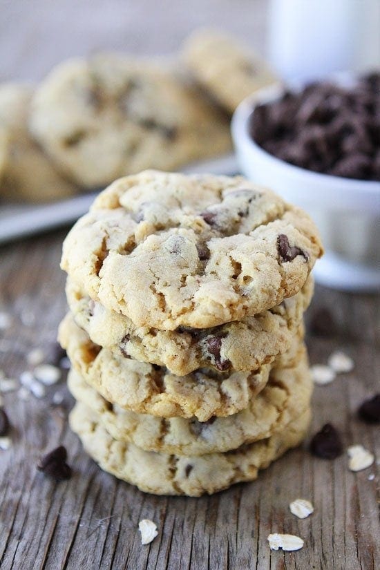 https://www.twopeasandtheirpod.com/wp-content/uploads/2008/11/Oatmeal-Chocolate-Chip-Cookies-2.jpg
