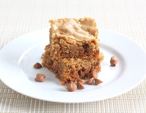 https://www.twopeasandtheirpod.com/wp-content/uploads/2010/10/cinnamon-blondies-500x389.jpg