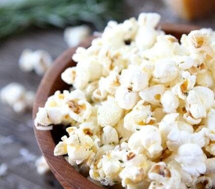 https://www.twopeasandtheirpod.com/wp-content/uploads/2013/01/Garlic-Rosemary-Parmesan-Popcorn1-427x375.jpg