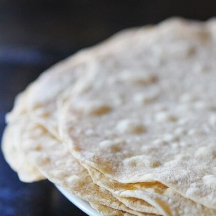 Homemade Flour Tortillas {So Easy!}