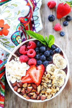 Smoothie Bowl With Berries & Bananas {Healthy} - Two Peas & Their Pod