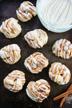 Easy Cinnamon Roll Knots