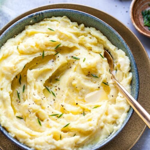 https://www.twopeasandtheirpod.com/wp-content/uploads/2019/11/Garlic-Mashed-Potatoes-6-500x500.jpg