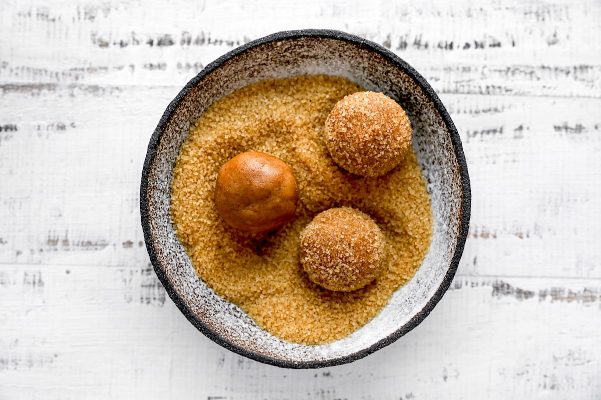 chewy brown butter molasses cookies - Blue Bowl