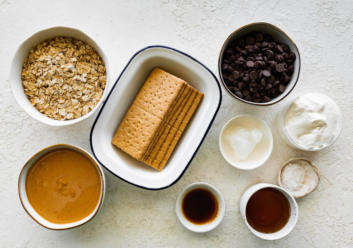 ingredients to make no bake peanut butter s'mores bars. 