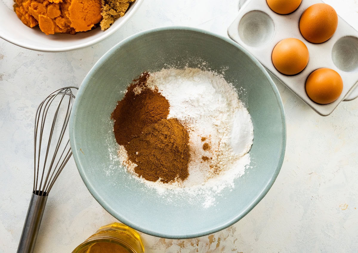 dry ingredients in bowl to make pumpkin cinnamon swirl cake. 