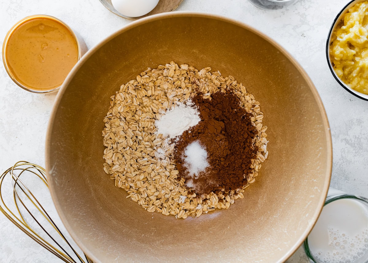 oats, cocoa powder, baking powder, and salt in mixing bowl. 