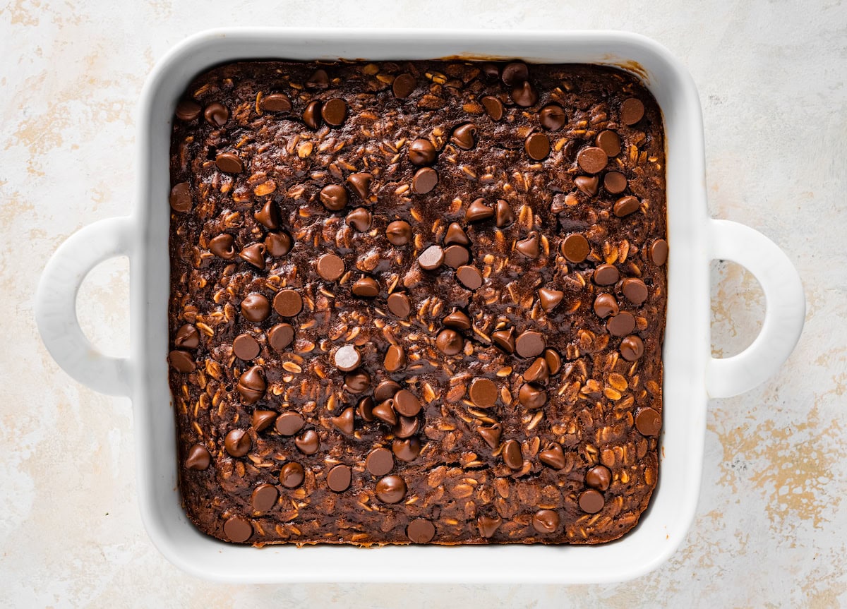 chocolate peanut butter baked oats in pan. 